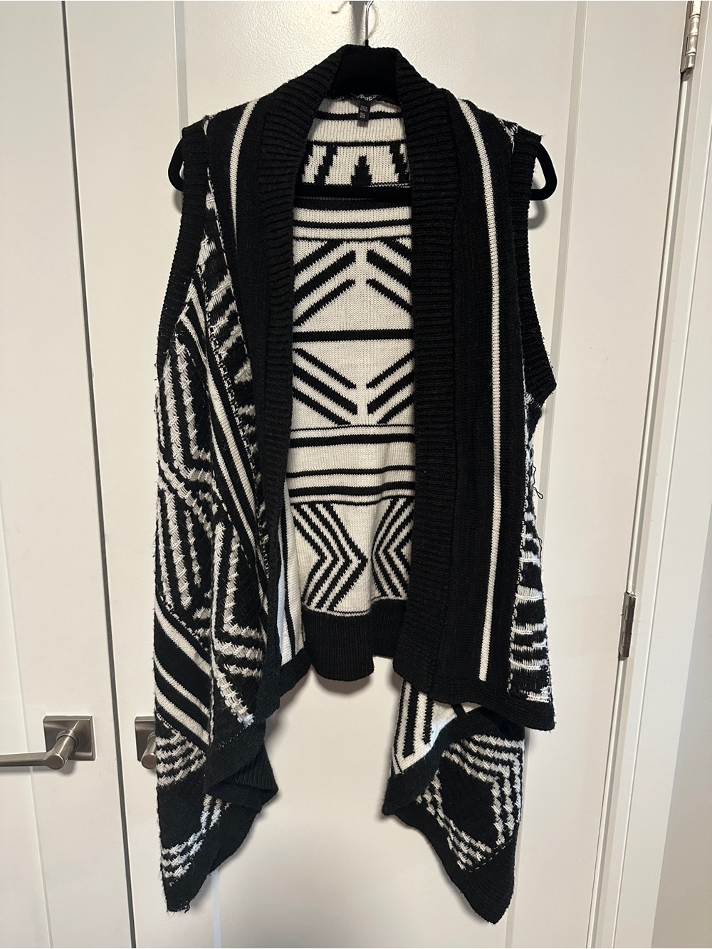 Express Black & White Geometric Open-Front Sweater Vest